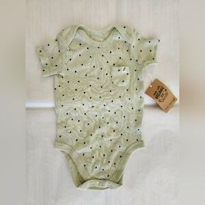 ✨️💕NWT Easy Peasy Polka Dot Onesie 24 Month Green